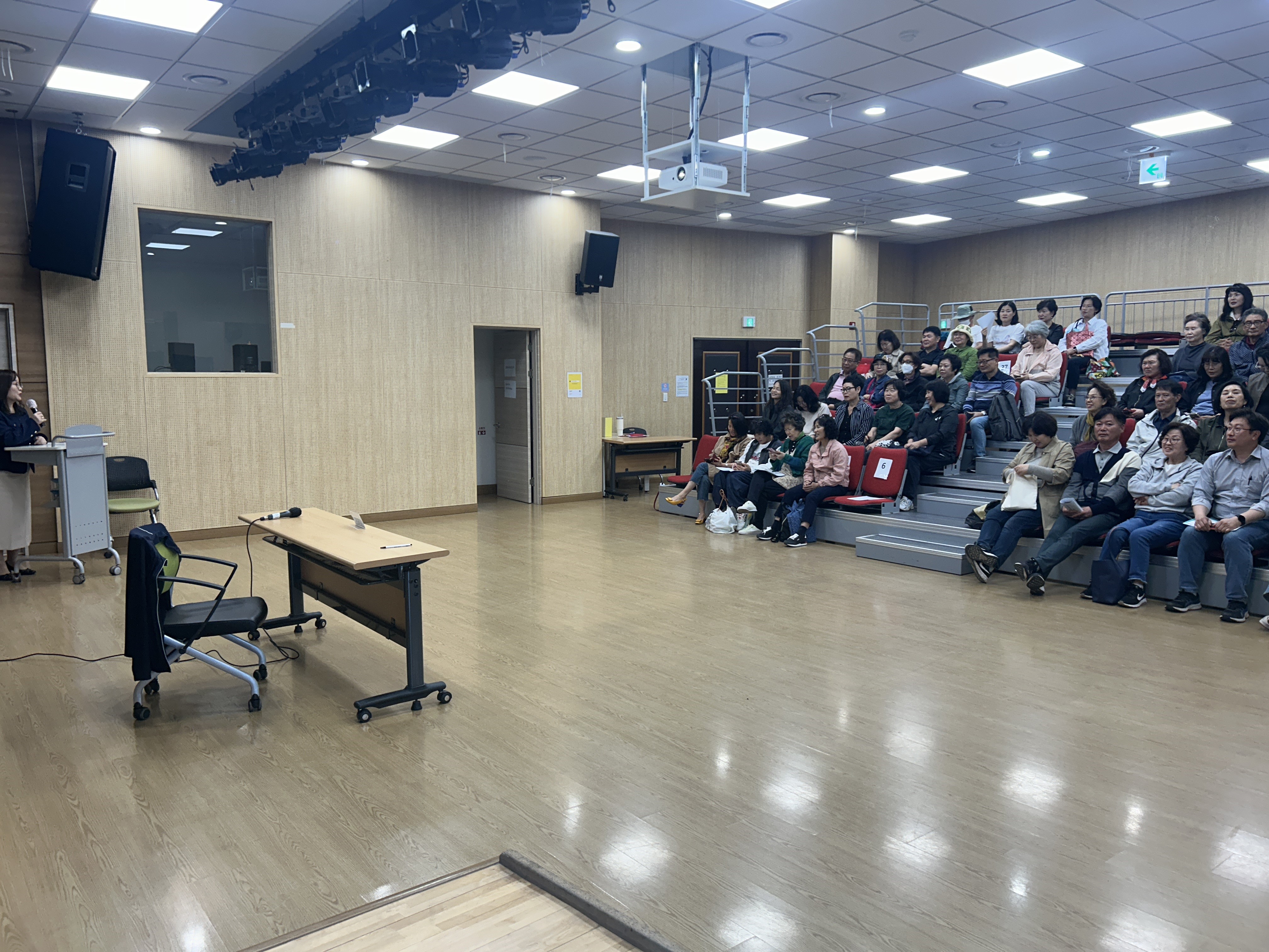 연수구 연수1동 행정복지센터는 지난 25일 동 행정복지센터 4층 대강당에서 통장자율회원 49명을 대상으로 찾아가는 폭력예방교육을 진행했다